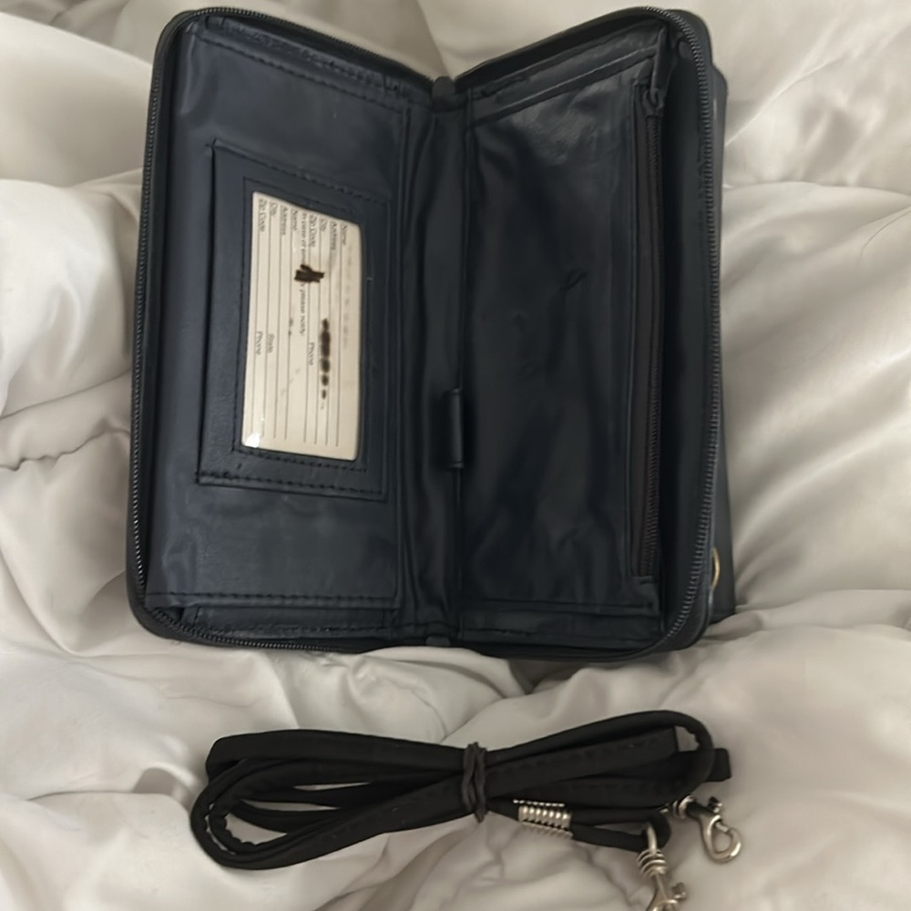 Crossbody or belt bag - Picture 4 of 8